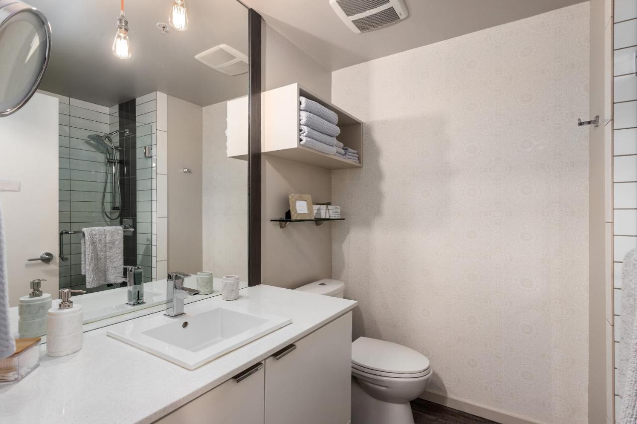 Corner Nest - Luxury Brand New Top Floor 2Bedroom Condo Kelowna Buitenkant foto